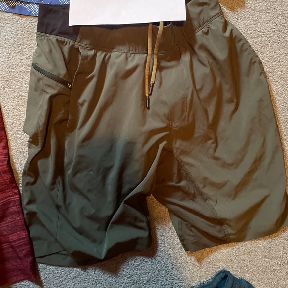 Lululemon Gym shorts 9" - Picture 7 of 10